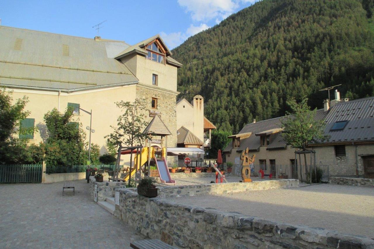 Le Les Melezes Hotel *